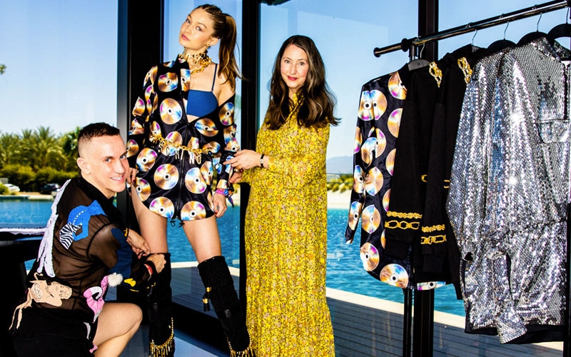 moschino x h&m Gigi Hadid e Jeremy Scott