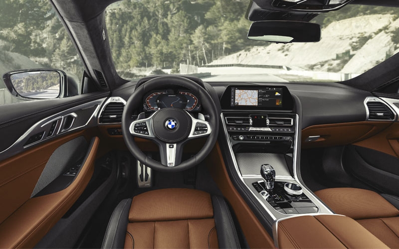 interni della nuova bmw serie 8